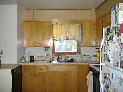 Discount Kitchen Remodeling on Here S The South Wall Of The Kitchen With The Cheap Ugly Cabinets You
